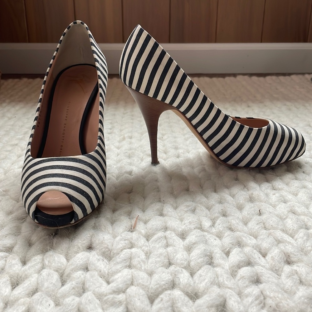 Giuseppe Zanotti Open toe pumps